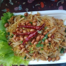 ข้าวยำแหนมคลุกbyแม่ปลาวาฬ@ถนนคนเดินข่วงเมือง