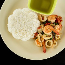 ข้าวกระเพราหมึก