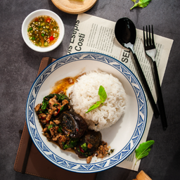 กะเพราไข่เยี่ยวม้า