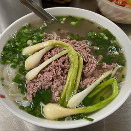 Tư Lùn Phở Bò