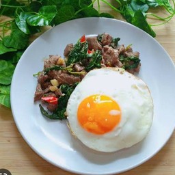 กะเพราเนื้อไข่ดาว