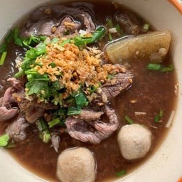 ก๋วยเตี๋ยวลูกชิ้นแชมป์ -