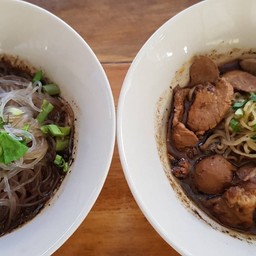 ก๋วยเตี๋ยวเนื้อน้ำใส