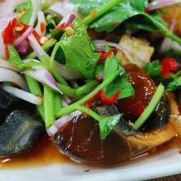 ยำไข่เยี่ยวม้า