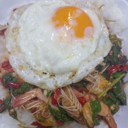 กระเพราโจรกุ้ง ไข่ดาว ราดข้าวโ