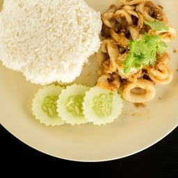 ข้าวหมึกกระเทียม