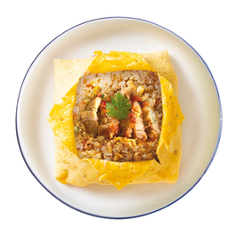 ข้าวผัดหมูกรอบห่อไข่ (vegan)