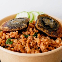 ข้าวกะเพราไข่เยี่ยวม้า