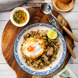 ข้าวผัดหมูกรอบ (best seller)