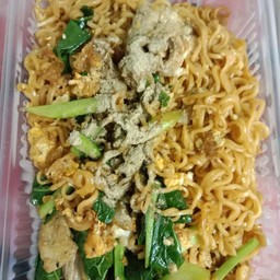 ผัดมาม่าหมูชิ้น