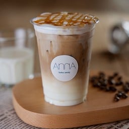 Iced Caramel Macchiato ( คาราเมล มัตคีอาโต้ )