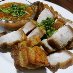 หมูกรอบณัชชา โคตรอร่อย ซอสผัดเงินล้าน