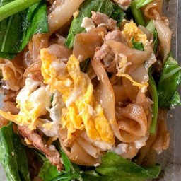 ทะเลผัดกะเพราราดข้าว