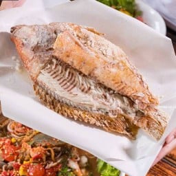 หลักล้าน ปลาเผา ลาบ ส้มตำ อาหารตามสั่ง ท่าข้าม