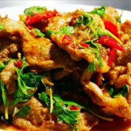 ข้าวกระเพราหมูชิ้น