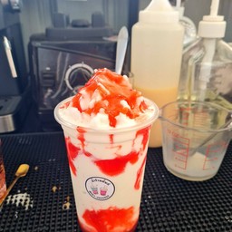 นมสด สตอรเบอรรี่