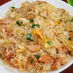 ข้าวผัดไส้กรอก