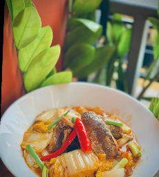 ผัดผักกาดขาวปลากระป๋องราดข้าว