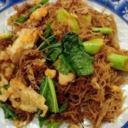 ผัดซีอิ๊วเส้นหมี่ไก่