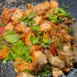 กระเพราหมูกรอบbyก๋วยเตี๋ยวหมูโบราณ