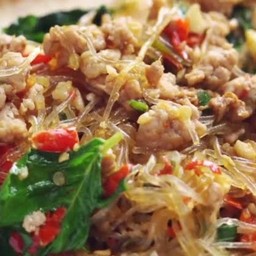 ข้าวกระเพาวุ้นเส้นหมูสับ