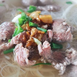 ก๋วยเตี๋ยวน้ำใสเนื้อ