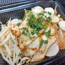 ก๋วยเตี๋ยวรถไฟ by ป้าจิ๋ม ตลาดกะทู้