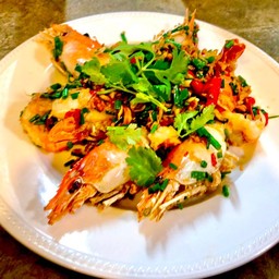 กุ้งแม่น้ำเป็นผัดพริกเกลือ(ครึ่งโล)(5-6ตัว)