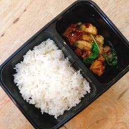 ข้าว+กะเพราหมูกรอบ