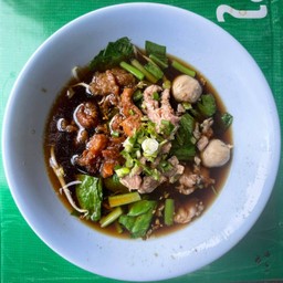 ก๋วยเตี๋ยวเนื้อตุ๋น