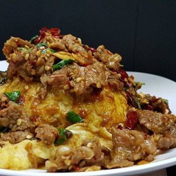 ข้าวกะเพราเนื้อเสือร้องไห้