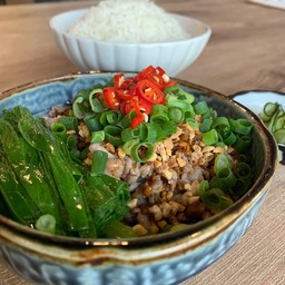 เนื้อสไลด์ซอสเผ็ดแบบจีน / sliced beef with chinese spicy and sour sauce