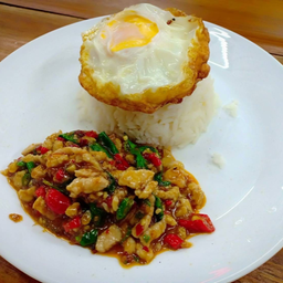 กะเพรา ราดข้าว