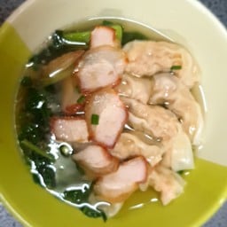 ร้านผมยาวบะหมี่เกี๊ยว