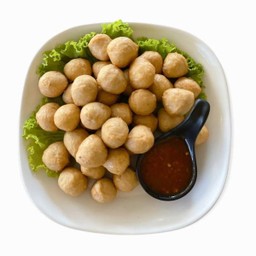 ลูกชิ้นหมูทอดลวกจิ้ม