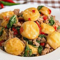 ข้าวกระเพราเต้าหู้หมูสับ