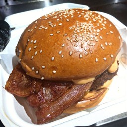 เบอร์เกอร์เนื้อเบคอน