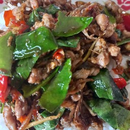 หมูสับผัดฉ่าราดข้าว
