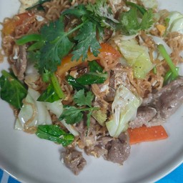 ผัดมาม่าใส่ไก่