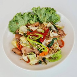 มาม่าผัดขี้เมาไส้กรอกแฮม