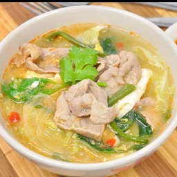 สุกี้น้ำหมูชิ้น