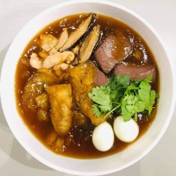 หมูทอด-ไส้หมูทอด-ปลาทอด-ส้มตำ-ยำแซ่บ-แคปหมู ร้านแม่วิ สาขาตลาด บางราวนก