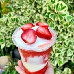 สตอเบอรี่สมู้ทตี้+โยเกิต