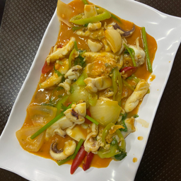 ปลาหมึกผัดไข่เค็ม