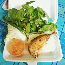 ข้าวยำไก่แซ่บ ข้าวยำไก่ย่าง J&P แพไม้