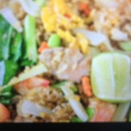 ข้าวผัดหมูชิ้น