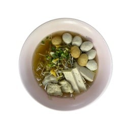 ก๋วยเตี๋ยวลูกชิ้นหมูรวมน้ำใส
