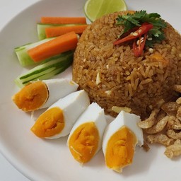 ข้าวผัดกุ้งน้ำพริกเผาไข่เค็ม
