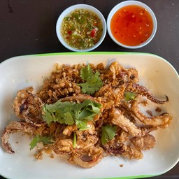 ปลาหมึกทอดกระเทียม