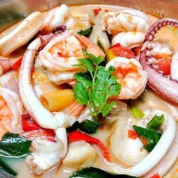 ต้มยำทะเล น้ำใสใบกระเพรา